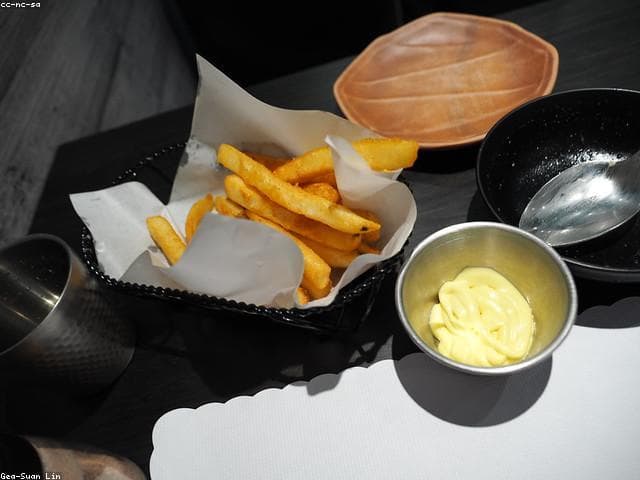 Recipe for Potato Wedges with Jalapeno Sauce